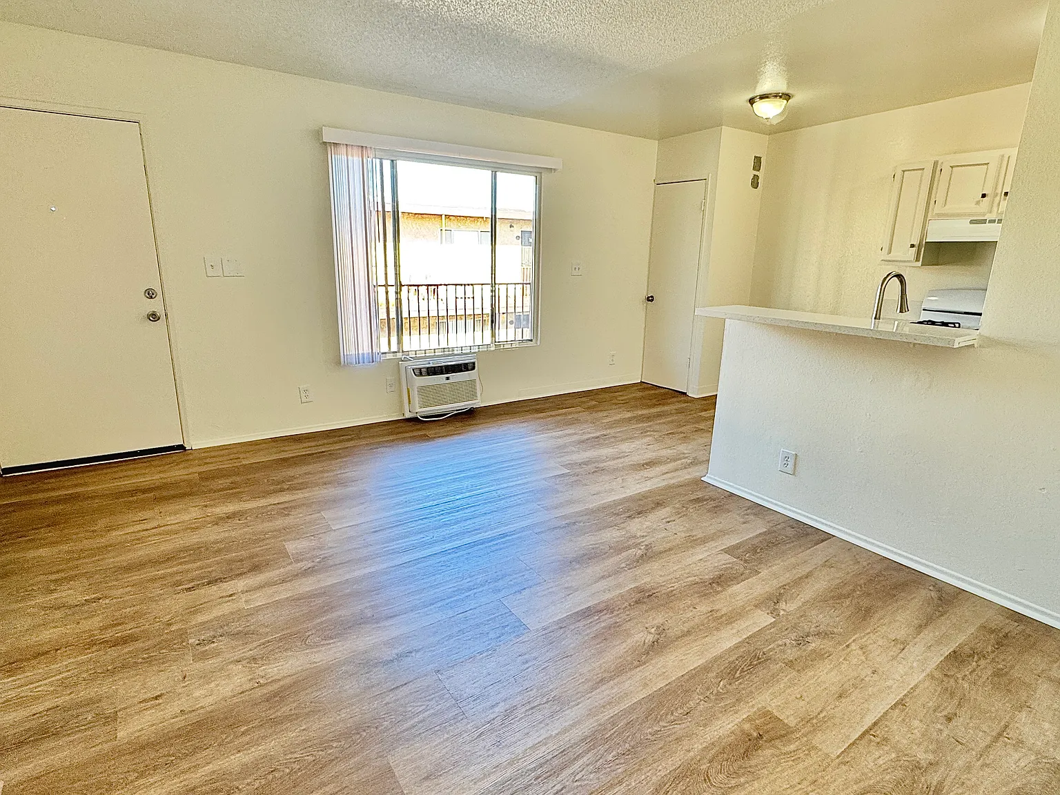 1 bed, 500 sqft, $1,750 — Photo 2