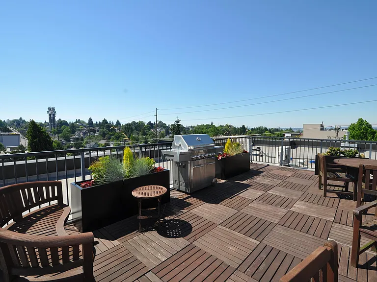 1417 Queen Anne Ave N #305 — Photo 21
