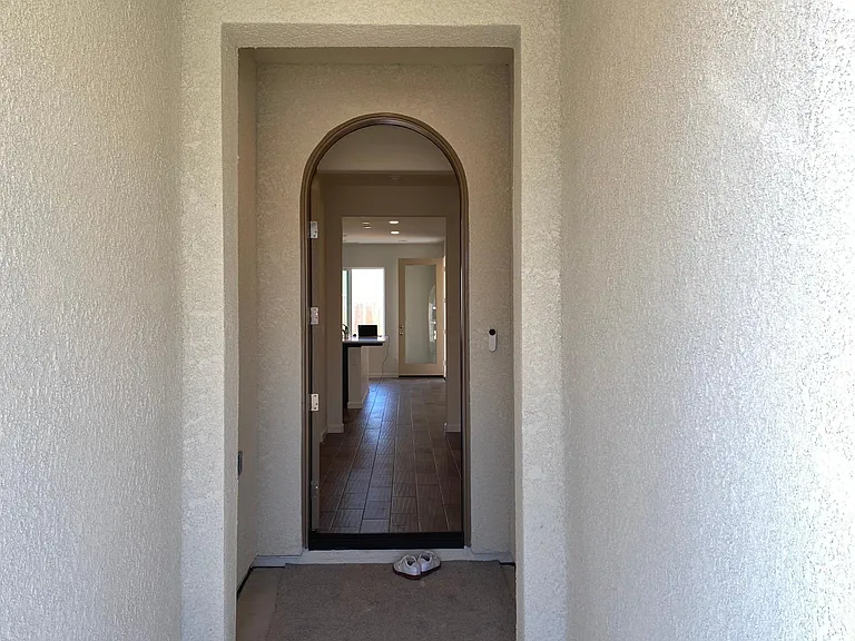 2100 Descanso Ave — Photo 3