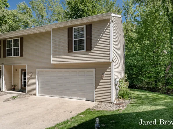 17308 Lane Ave, Spring Lake, MI 49456