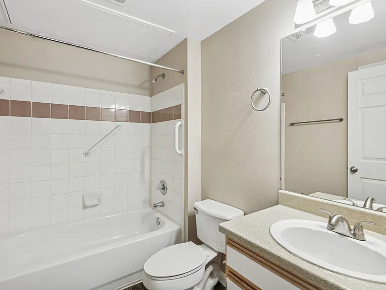 Lakeshore Villas apartments community photo