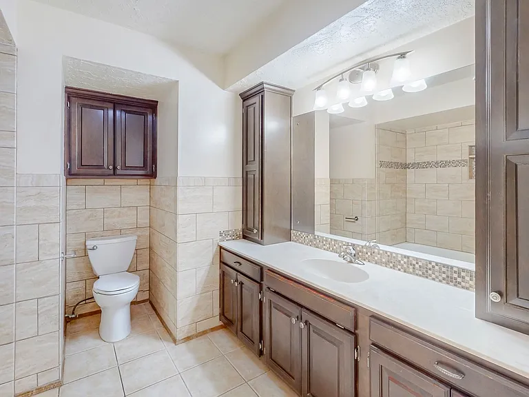 4004 S Maple Ave — Photo 20