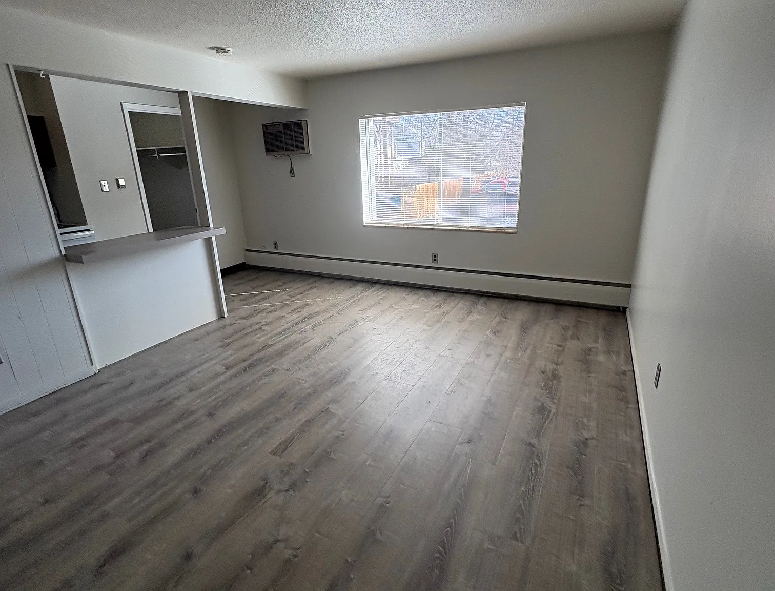 Studio, 400 sqft, $985 — Photo 4