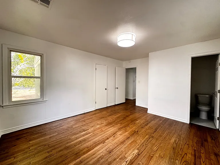 1117 W Symmes St — Photo 10