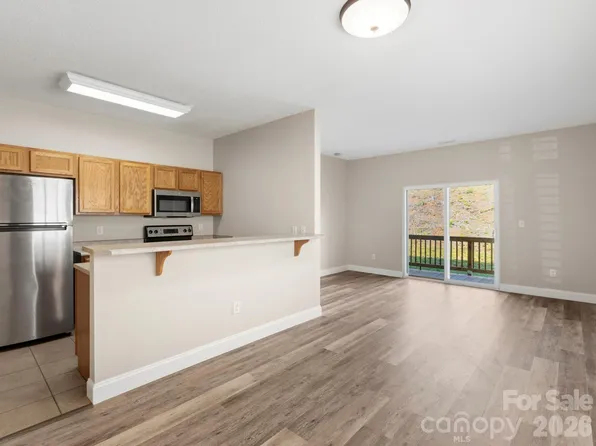 43 Foxden Dr Unit 104, Fletcher, NC 28732