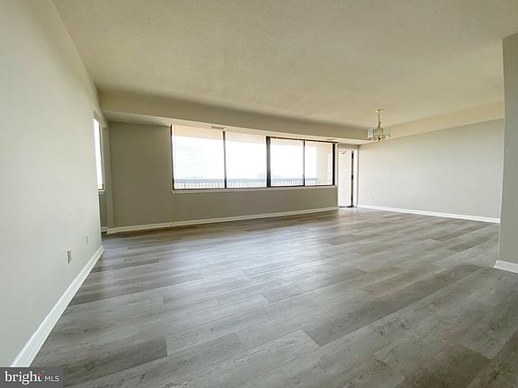 4th image of 3709 S George Mason Dr APT 1007E