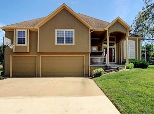 525 Brookwood Ln, Raymore, MO 64083