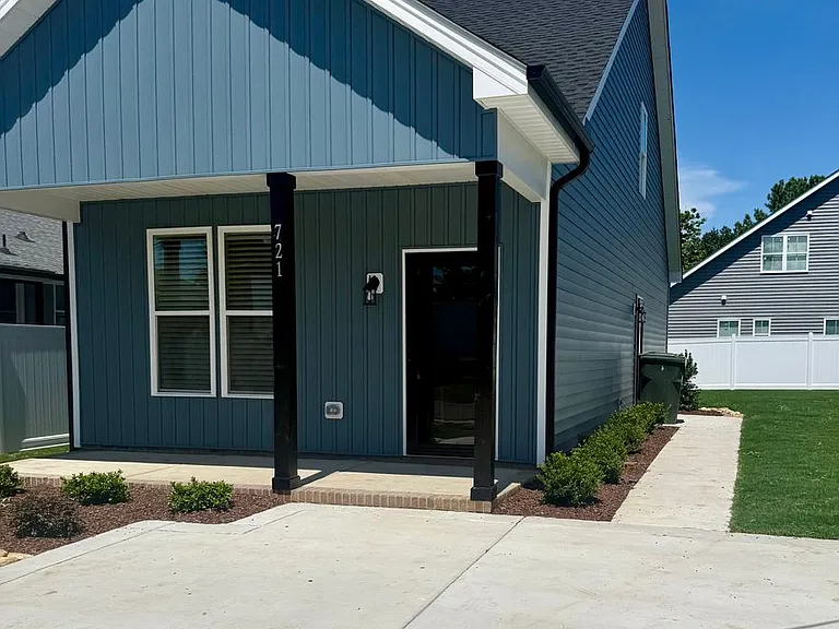 721 Black Creek Rd SE — Photo 1