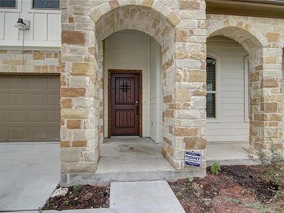 4th image of 484 Eagle Brook Ln
