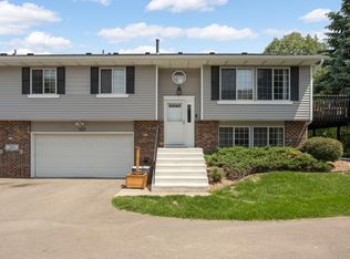 7654 12th St N, Oakdale, MN 55128