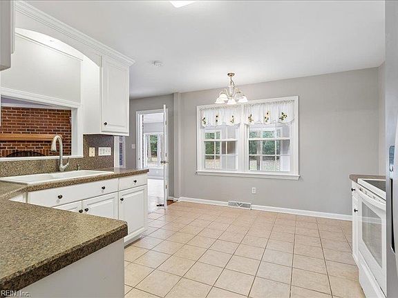 4th image of 7276 Woody Rd