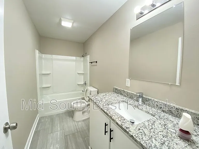 320 Bellewood Ln #B — Photo 4