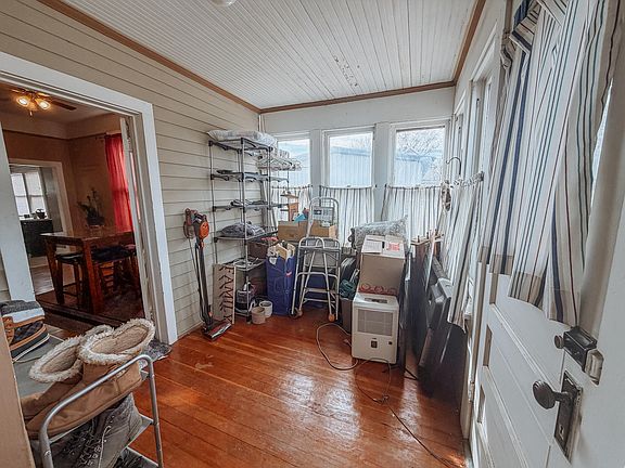 4th image of 234 Beach Ave SE