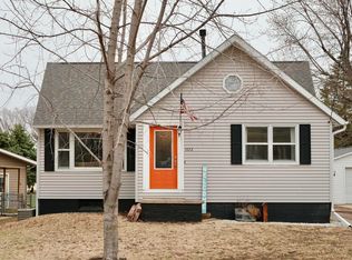 1422 Division St, Hull, IA 51239