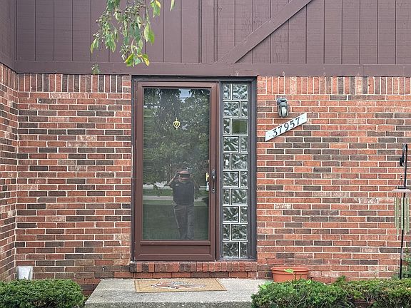 2nd image of 37957 Joyce Dr