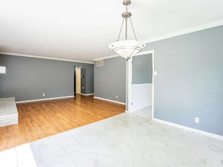 2525 Fox Hills Dr — Photo 5