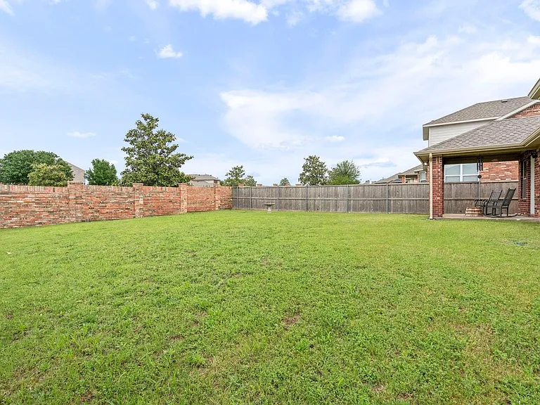 404 Dartmoor Dr — Photo 27