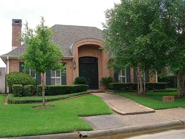 1st image of 19 Bellchase Gardens Dr