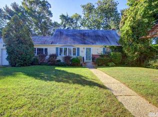 72 Pilcher St, Babylon, NY 11702