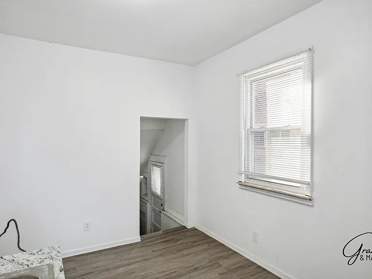64 Glendale St — Photo 18