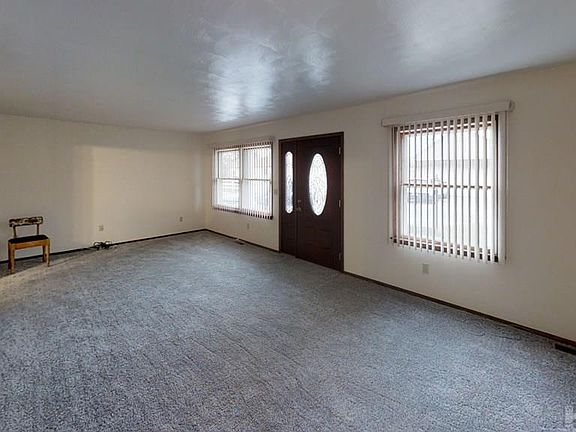 3rd image of 412 Culbertson Ln