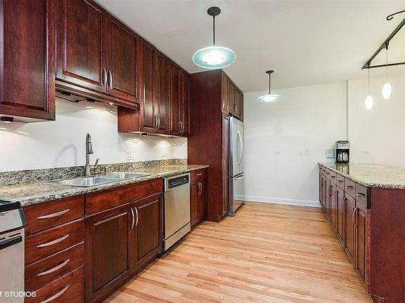 4th image of 1327 W Greenleaf Ave APT Gw