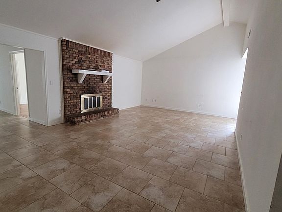 5th image of 110 Newcastle Cir