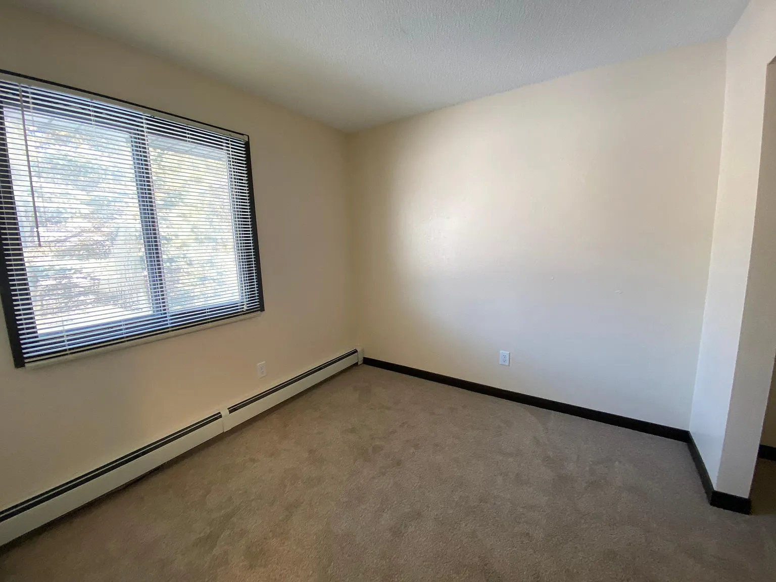 2 bed, 850 sqft, $995 — Photo 4