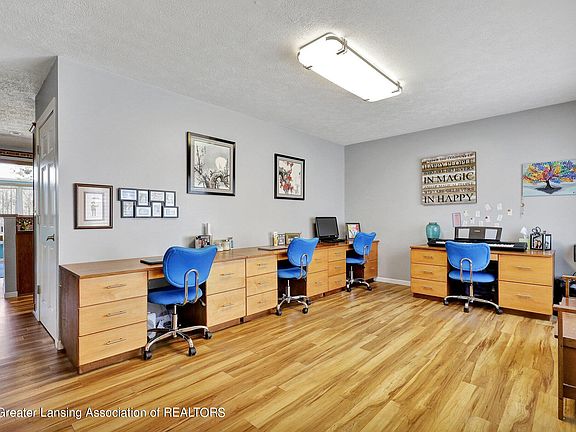 3rd image of 2337 Park Ln