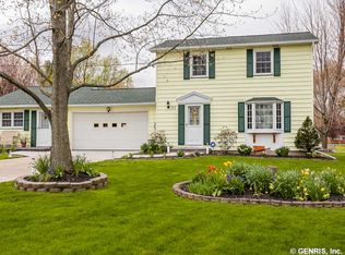 25 Hidden Creek Ln, Hamlin, NY 14464