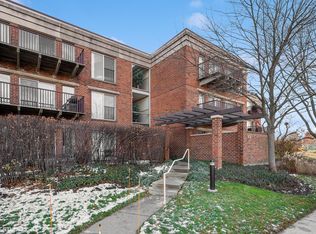 431 Kelburn Rd APT 113, Deerfield, IL 60015