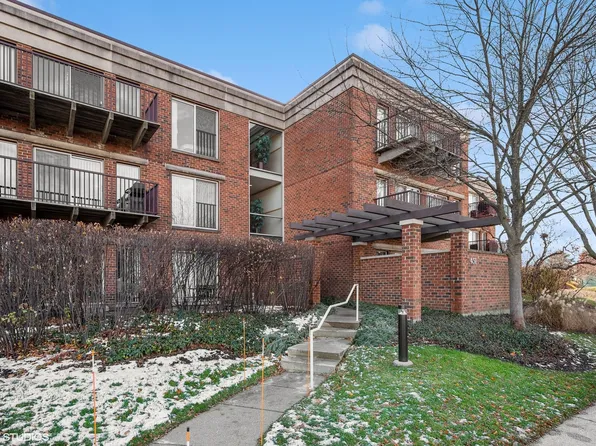 431 Kelburn Rd APT 113, Deerfield, IL 60015