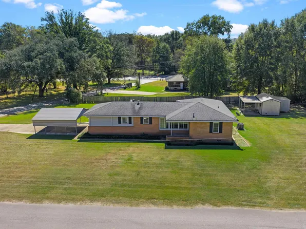 159 Creswell St, Center, TX 75935