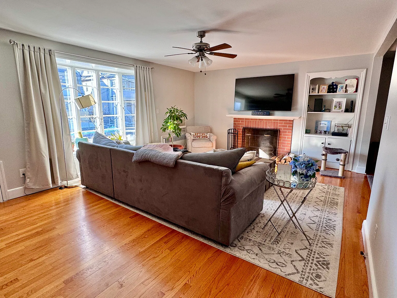 2 bed, 1200 sqft, $3,000 — Photo 3