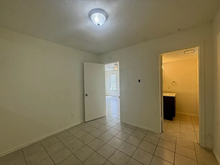 2057 W Walnut St #A — Photo 5