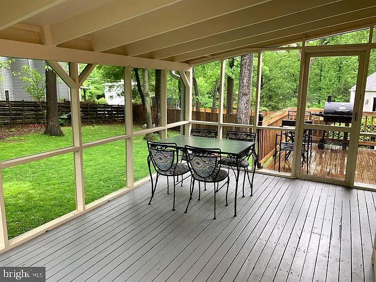 10719 Jones St — Photo 15