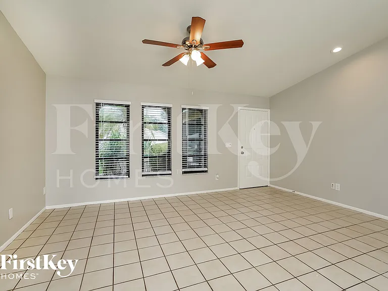 3721 SW 6th Ave — Photo 3