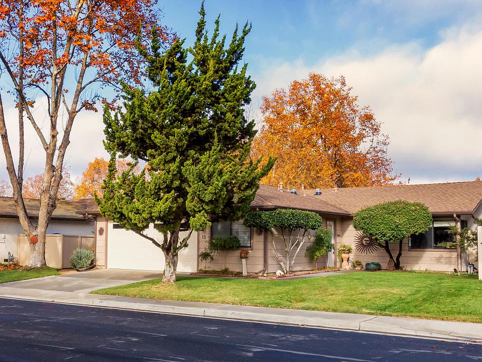 1st image of 13 Shadow Mountain Dr