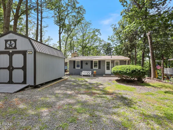 417 Sunset Forest Dr, Hawley, PA 18428