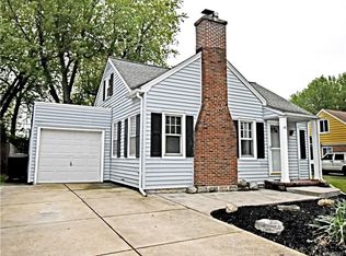 28 Glendale Dr, Lancaster, NY 14086