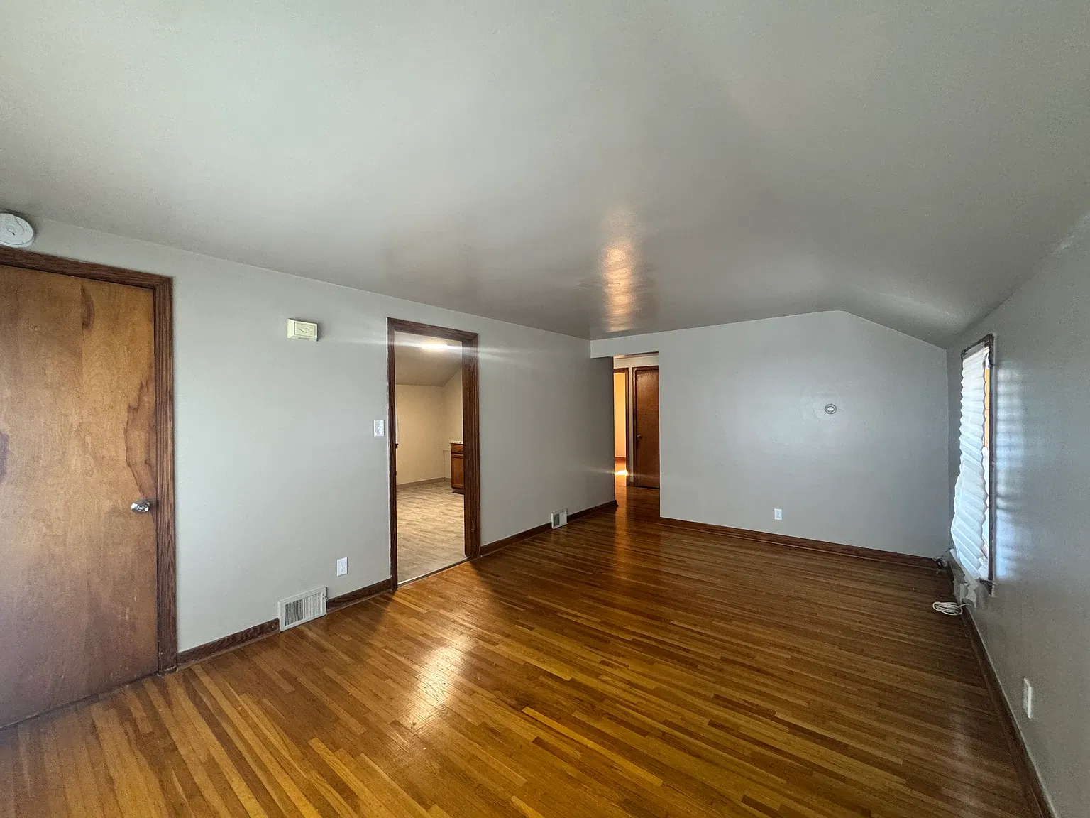 2 bed, 864 sqft, $1,350 — Photo 3