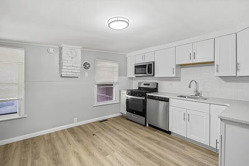 4 bed, 1.0 bath, 1500 sqft, $1,795 — Photo 3