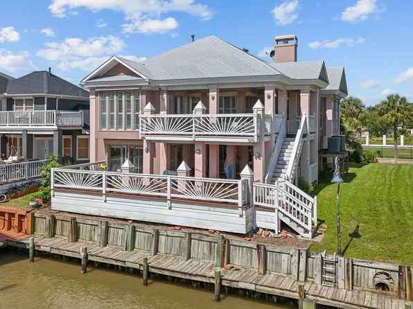 123 Port St, San Leon, TX 77539