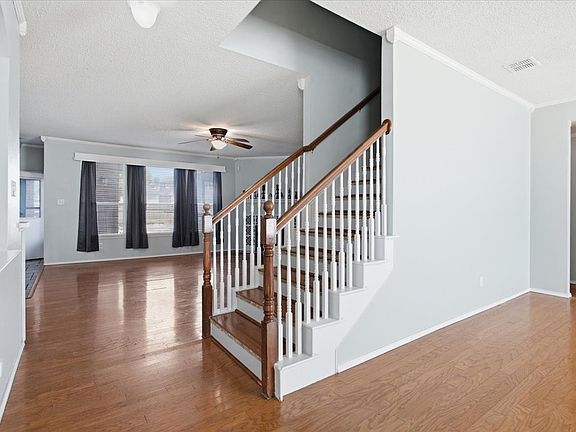 4th image of 204 Newport Dr