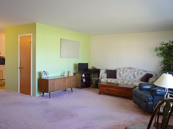 5th image of 818 Sunrise Blvd N