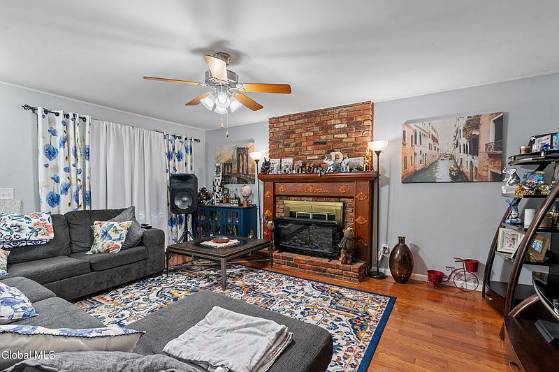4th image of 216 Gifford Road