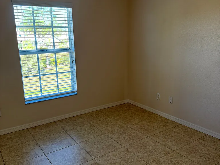 26201 Explorer Rd #5 — Photo 4