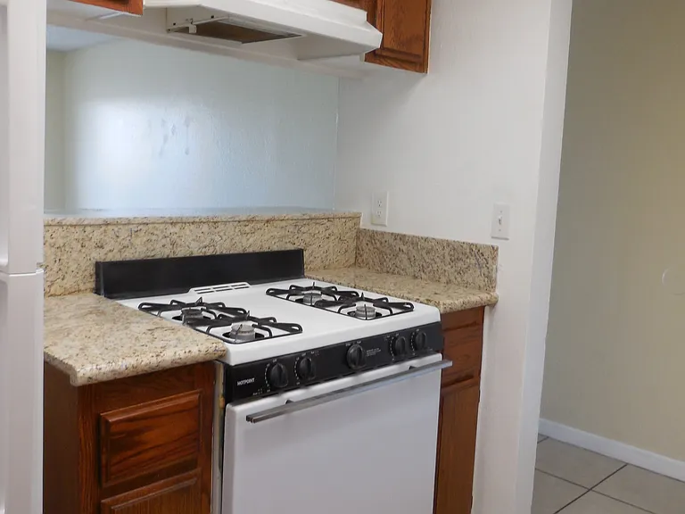 833 Gaviota Ave #H — Photo 11