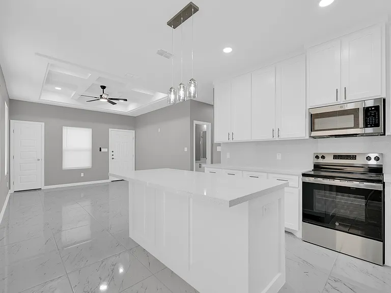 103 S Dove St #C — Photo 4