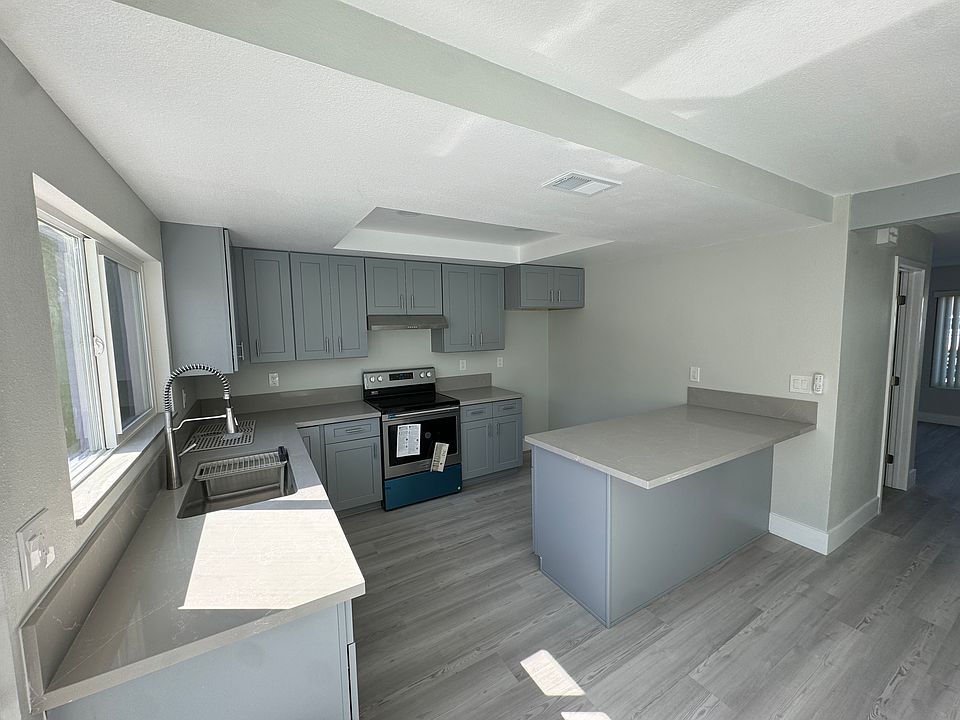 1st image of 1015 Iris Ave #C